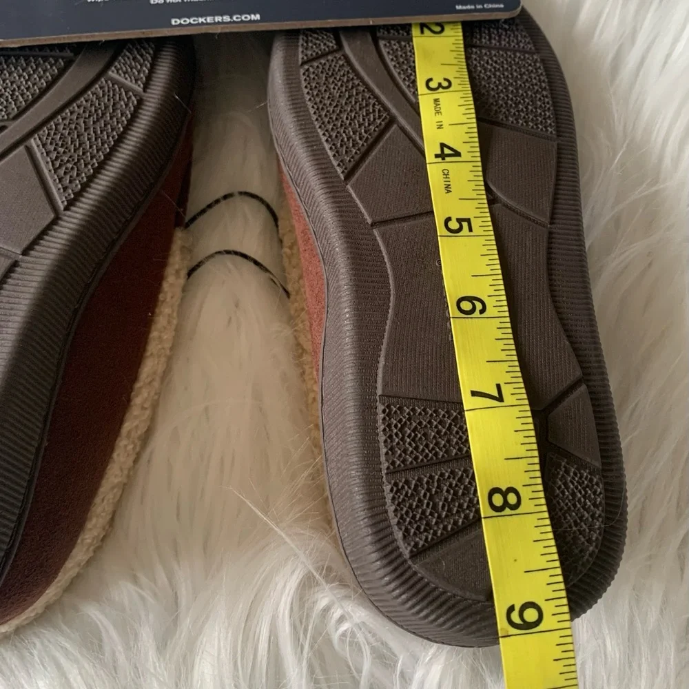 DOCKERS kids youth boys fleece lined brown slippers NWT in size Large (2-3)